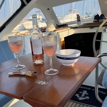 船上ホテル Voilier A Quai グリュイッサン