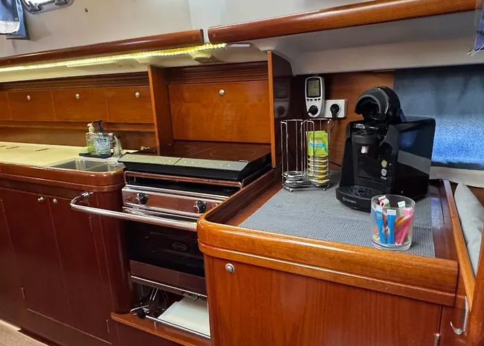 Voilier A Quai グリュイッサン