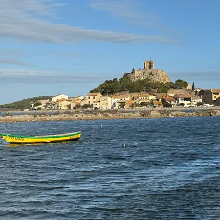 Voilier A Quai *