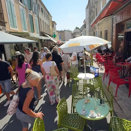 Voilier A Quai Botel Gruissan