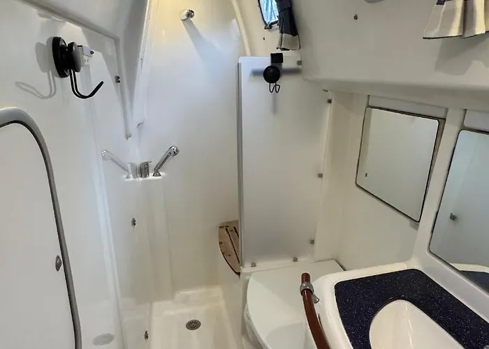 Voilier A Quai Tekne Gruissan