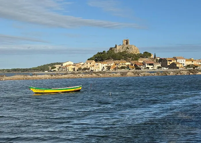 Voilier A Quai *