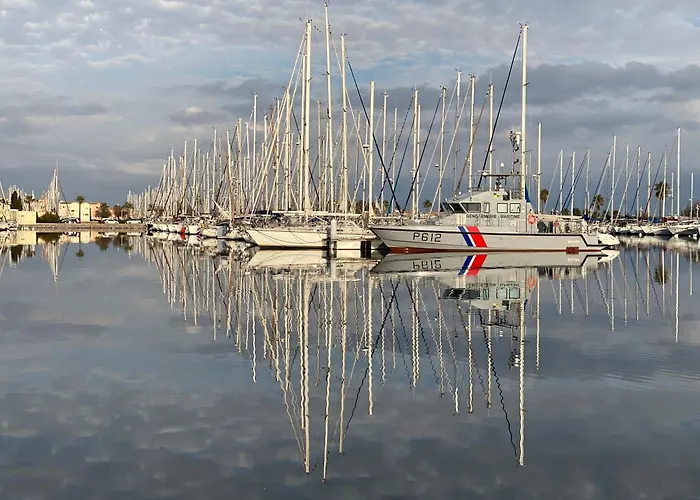 Tekne Voilier A Quai